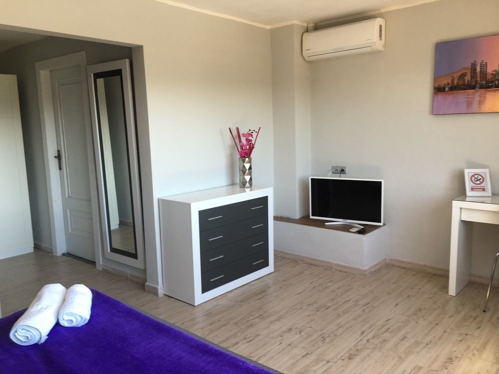 Petit Mirador Hotel Torrelles De Llobregat Екстериор снимка